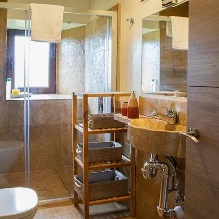 En Llanes 8 Personas La Galguera