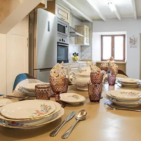 En Llanes 8 Personas * La Galguera